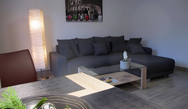 Apartment 'Near City Center | 4 Guests | Garden View' with Shared Garden, Balcony & Wi-Fi