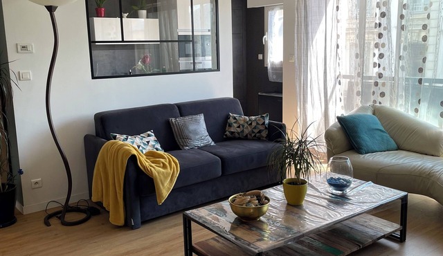 Apartment near train station and town center secure private parking