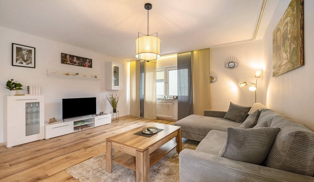 Apartment 'Neue 4 Zi Küche Bad Parknähe' with Balcony and Wi-Fi