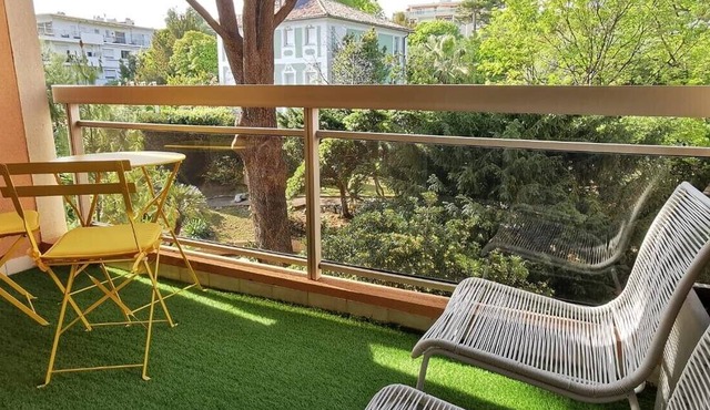 Apartment 'Nice Cimiez-Private Park and Arenas' with Private Terrace, Wi-Fi and Air Conditioning