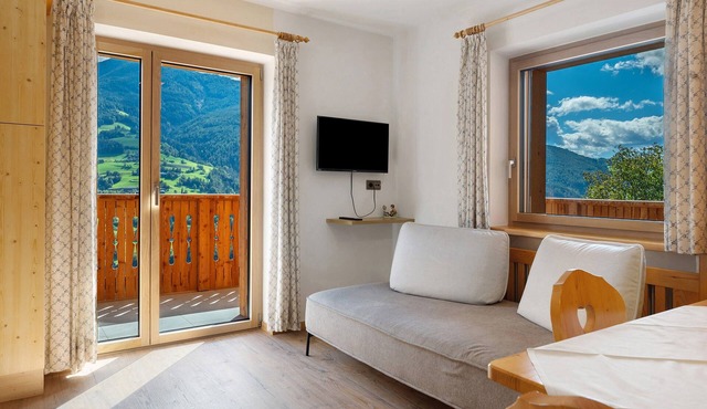 Apartment 'Oberhemberger Hof Zwoaer' with Mountain View, Shared Terrace and Wi-Fi
