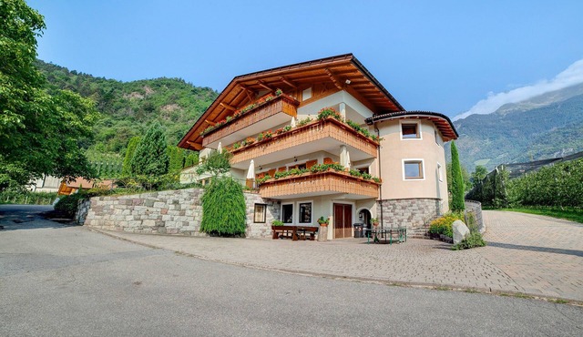 Apartment 'Obermoarhof Mutspitze' with Mountain View, Shared Garden and Wi-Fi