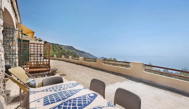 Apartment "Oleandro" with Sea View, Garden & Wi-Fi