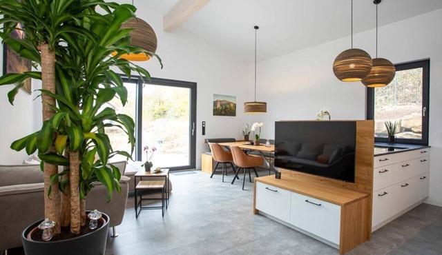 Apartment 'Omas Rhön-Garten' with Mountain View, Shared Terrace and Wi-Fi