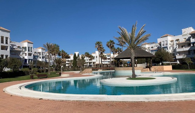 Apartment on Top Beach location next to the 27h golf and marina