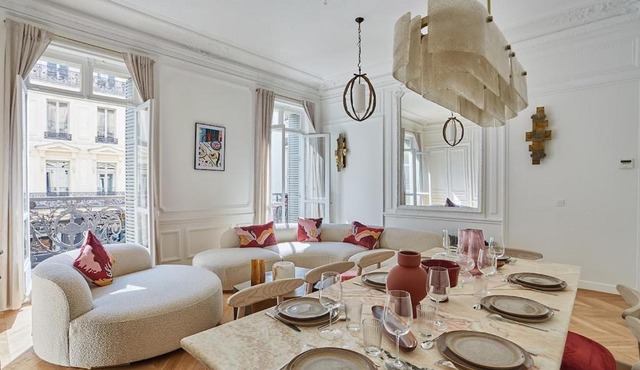 Apartment Opera Vendome by Studio Prestige
