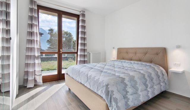 Apartment "Orange Corner - Gravedona" with Mountain View, Terrace & Wi-Fi