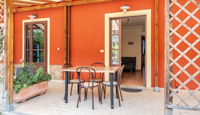 Apartment 'Ortensia Blu' with Shared Pool, Wi-Fi and Air Conditioning