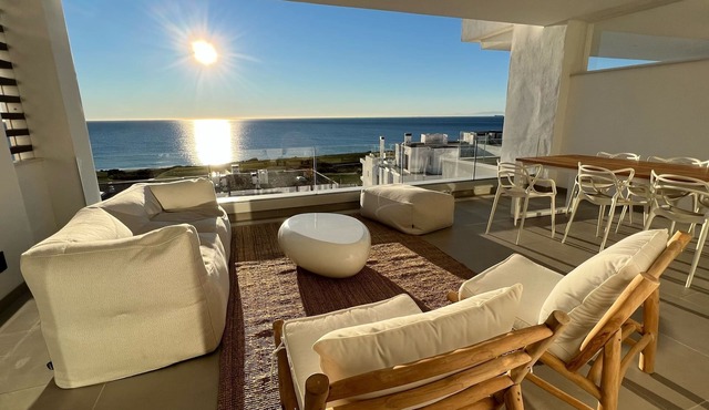 Apartment overlooking the sea and Golf Links La Hacienda