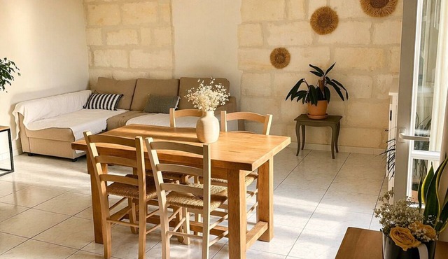 Apartment overlooking the Quais de Beaucaire