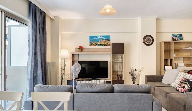 Apartment 'Pallada' with Balcony, Wi-Fi and Air Conditioning