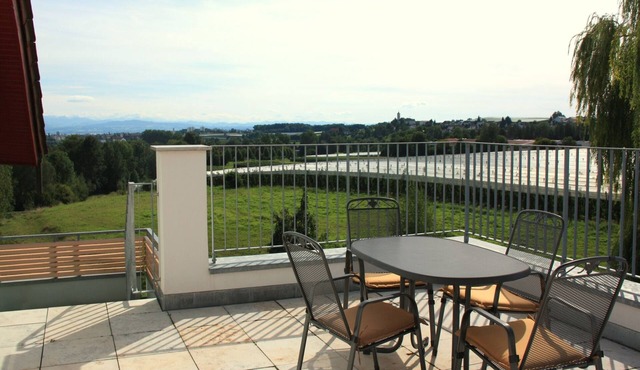 Apartment 'Panorama' with Lake View, Private Garden and Wi-Fi