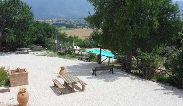 Apartment 'Pavone' with Shared Pool, Wi-Fi and Air Conditioning