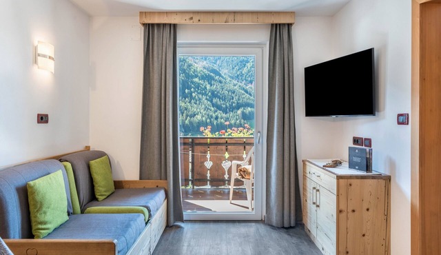 Apartment 'Prapoz Typ D' with Mountain View, Shared Garden and Wi-Fi