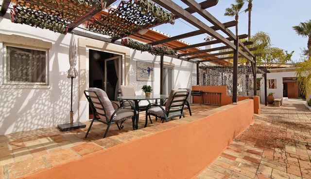 Apartment 'Quinta dos Amigos T2' with Terrace, Shared Pool & Wi-Fi