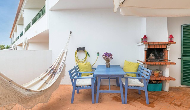 Apartment 'Refugio Da Longueira' with Private Terrace, Balcony and Wi-Fi