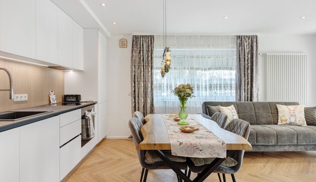 Apartment 'Reichenau' with Private Terrace, Private Garden and Wi-Fi