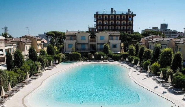 Apartment 'Residence Borgo Dei Fiori B05' with Shared Pool, Private Terrace and Air Conditioning