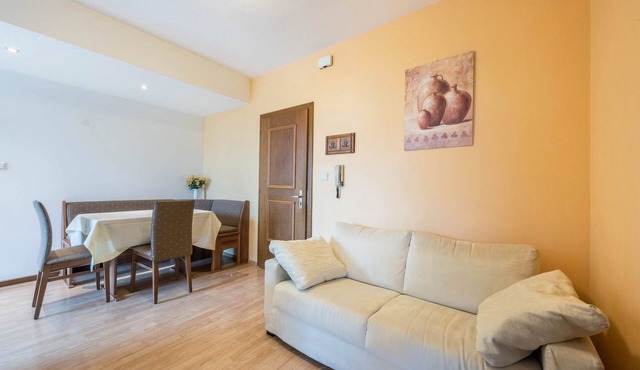 Apartment "Residence Kronstein - 2" with Terrace, Shared Garden, Mountain View & Wi-Fi