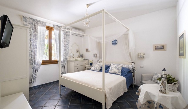 Apartment 'Residence Le Cenate Ship In' with Private Terrace, Wi-Fi and Air Conditioning