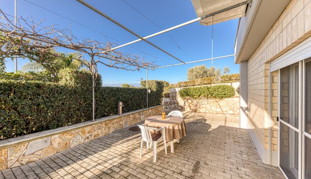 Apartment 'Residence Margherita - Ibisco' with Sea View, Wi-Fi and Air Conditioning