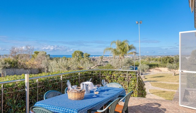 Apartment 'Residence Margherita - Lavanda' with Sea View, Wi-Fi and Air Conditioning