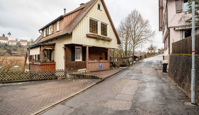 Apartment 'Retro Mit Schlossblick' with Mountain View, Shared Terrace and Wi-Fi