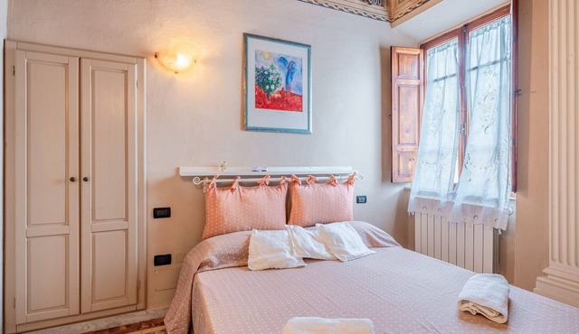 Apartment 'Romantic Near Pisa Lucca' with Wi-Fi and Air Conditioning