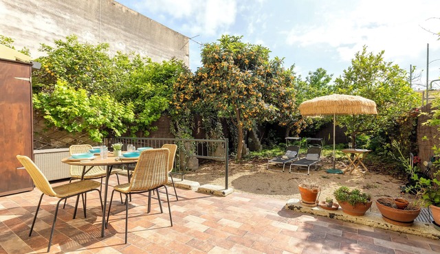 Apartment 'Rosas' with Private Terrace, Private Garden and Wi-Fi