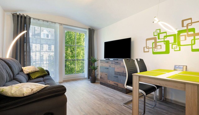 Apartment 'Ruhige Maisonettewohnung Kaßberg' with Balcony and Wi-Fi