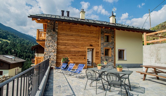 Apartment 'Rustico Pradella Apartments' with Mountain View, Shared Terrace and Wi-Fi