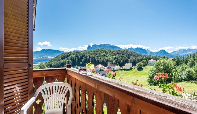 Apartment 'Sallrain Hof 2' with Mountain View & Balcony
