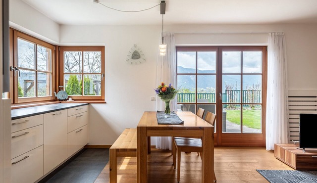 Apartment "Santner" with Mountain View, Terrace & Wi-Fi