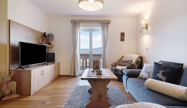 Apartment 'Schererhof Dolomitenblick' with Mountain View, Shared Garden and Wi-Fi