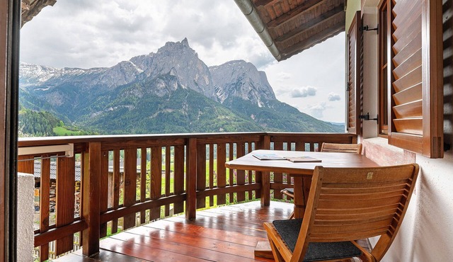 Apartment 'Schlernblick' with Mountain View, Shared Pool and Wi-Fi