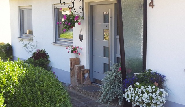 Apartment 'Schwäbische Alb' with Shared Terrace, Wi-Fi and Air Conditioning
