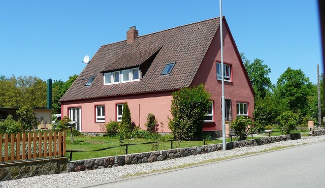 Apartment "Schwalbennest" in the house at the pond in Todendorf on Fehmarn, dog-friendly
