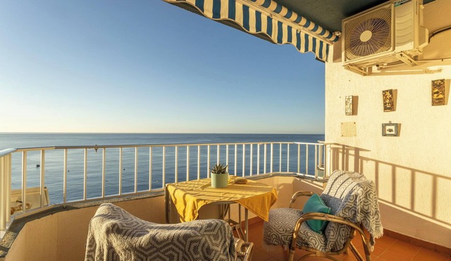 Apartment Sea-front by Beach with Pool & Wi-Fi