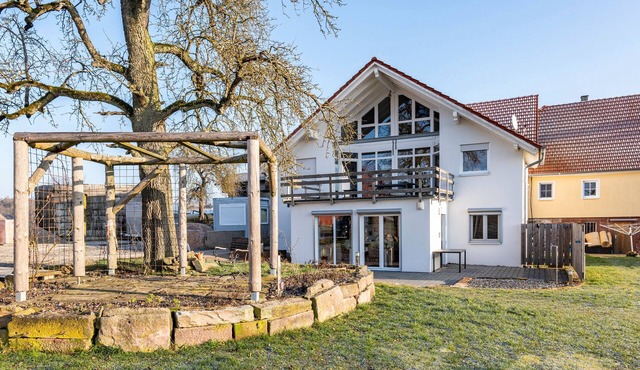 Apartment 'Seyfried' with Private Terrace, Shared Garden and Wi-Fi