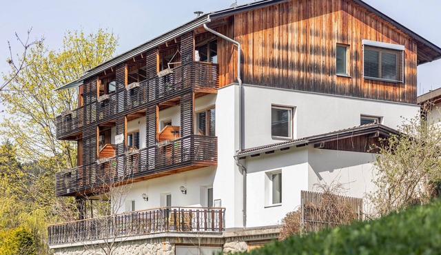Apartment 'Silbernagl Terrasse - Blick Zum See' with Shared Terrace and Wi-Fi