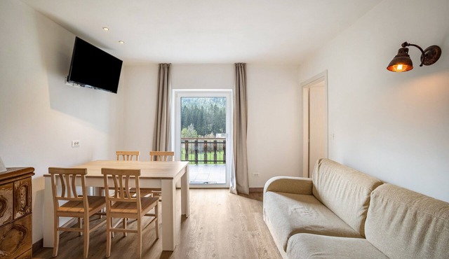 Apartment 'Silbernagl Sonnig Mit Gartenblick' with Lake View, Shared Terrace and Wi-Fi