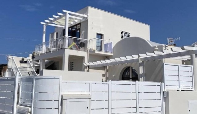 Apartment sleeps 6, sea, panoramic, free private parking