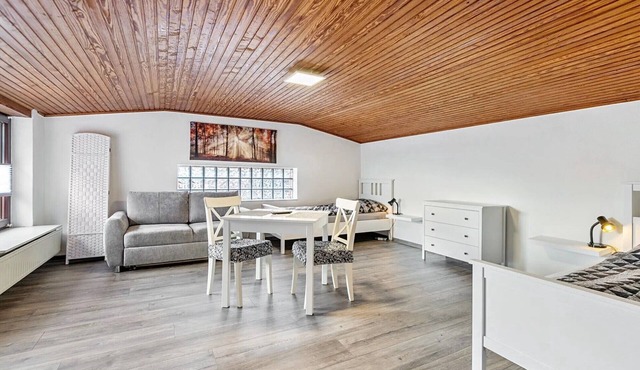 Apartment 'Small Holiday 3 Monteurs' with Shared Garden and Wi-Fi