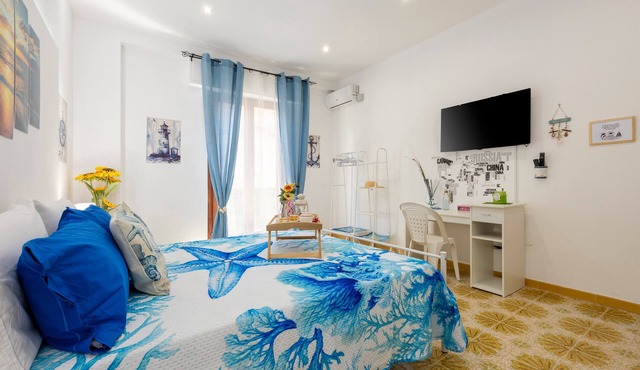 Apartment 'Sole e Amore' with Balcony, Wi-Fi and Air Conditioning