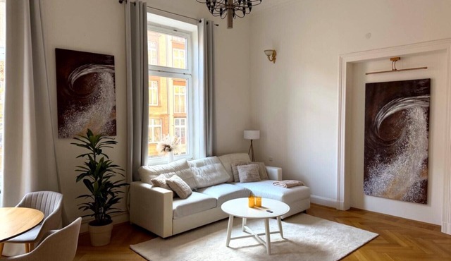 Apartment Stella – Elegant Historic Apartment in the City Center