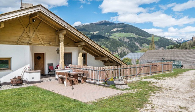 Apartment "Stofnerhof Neu" with Mountain View, Shared Garden & Wi-Fi