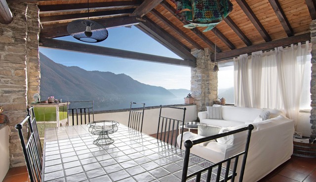 Apartment "Stone house and dependance 7 pers" with Lake View & Wi-Fi