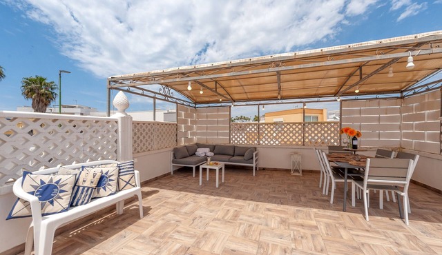 Apartment 'Stonehouse Oasis' with Private Terrace, Wi-Fi and Air Conditioning