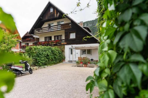 Apartment & Studio Maria with Free Parking