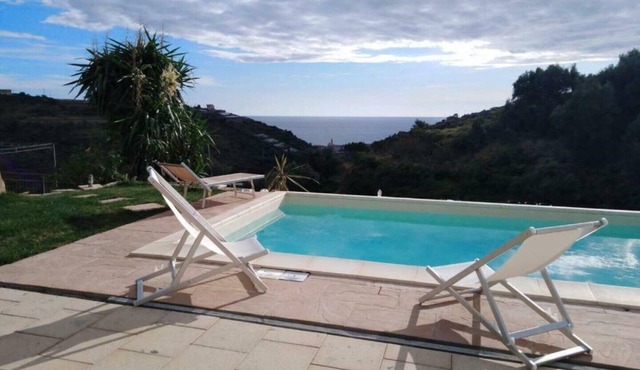 Apartment/studio with private terrace with sea view